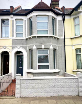 Great 4 Bedroom home in Tooting